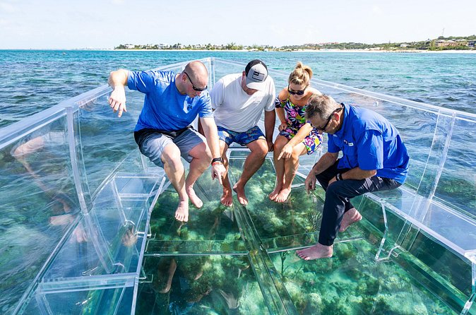 75 Minutes Clear Boat Tour in Caicos Island - The crew makes the short trip work