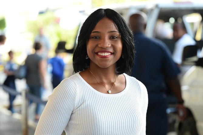 Airport Fast Track Arrival Service - SkyPass Caribbean - Finding your SkyPass agent at the terminal door