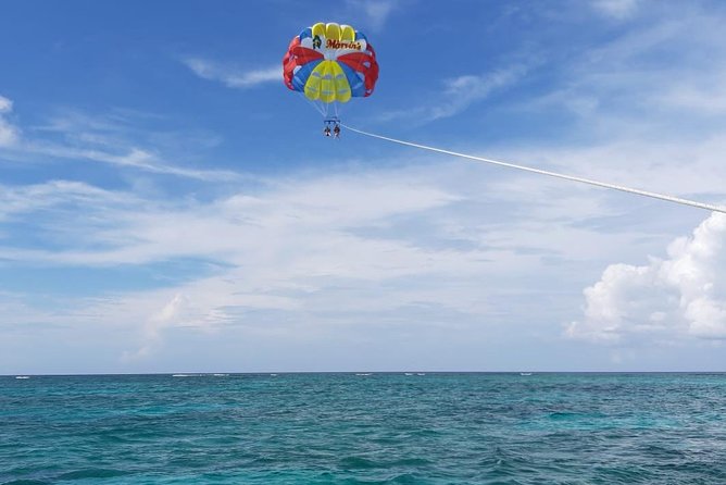 Capt Marvin Watersports / Parasail - Public Tour - How the crew affects the experience