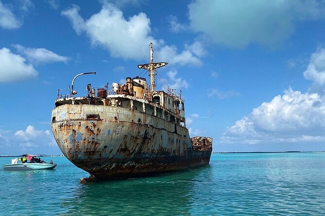 Full Day Private Charter Tour Turks and Caicos - La Famille Express and the pull of the open sea