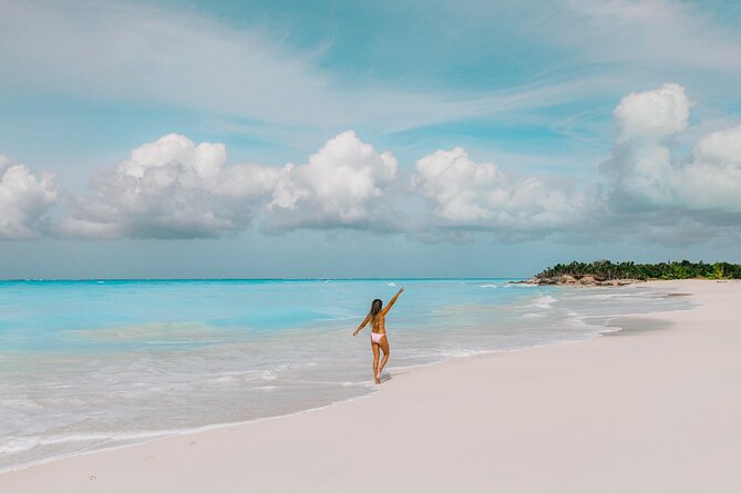 Half Moon Bay Jet Ski Tour & Snorkeling the La Famille Shipwreck - Riding across the Caicos Banks to La Famille