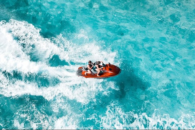 Jet Skiing around La famille ship and smaller pristine cays - What the two-hour route can include