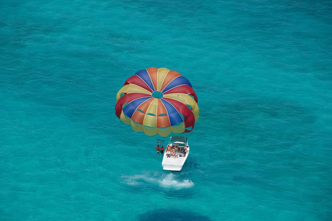 Parasailing Grand Turk - Harnessing and takeoff from the flight deck