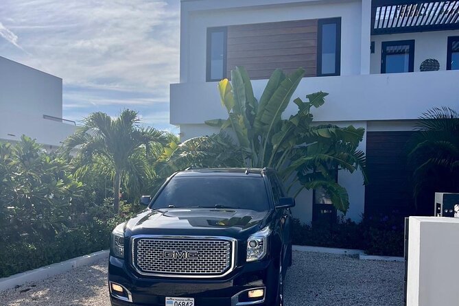 Private Luxury Providenciales Intl Airport Roundtrip Transfer - Riding in a luxury SUV