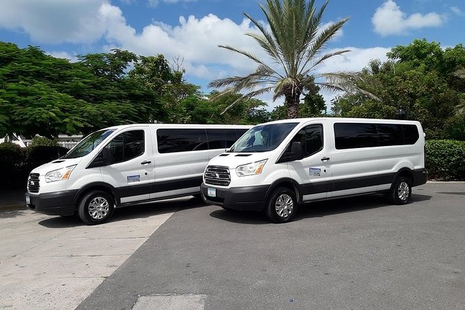 Providenciales Private Group Round Trip Airport Transfer - The supermarket stop for villa stays